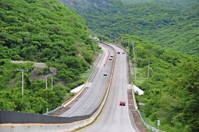 Accidente en Autopista del Sol en Acapulco deja 8 heridos; lesionados son turistas del Edomex
