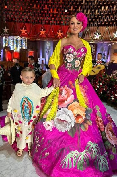 Llaman "hipócrita" y "ridícula" a Marjorie de Sousa por aparecer así con el hijo que tuvo con Julián Gil