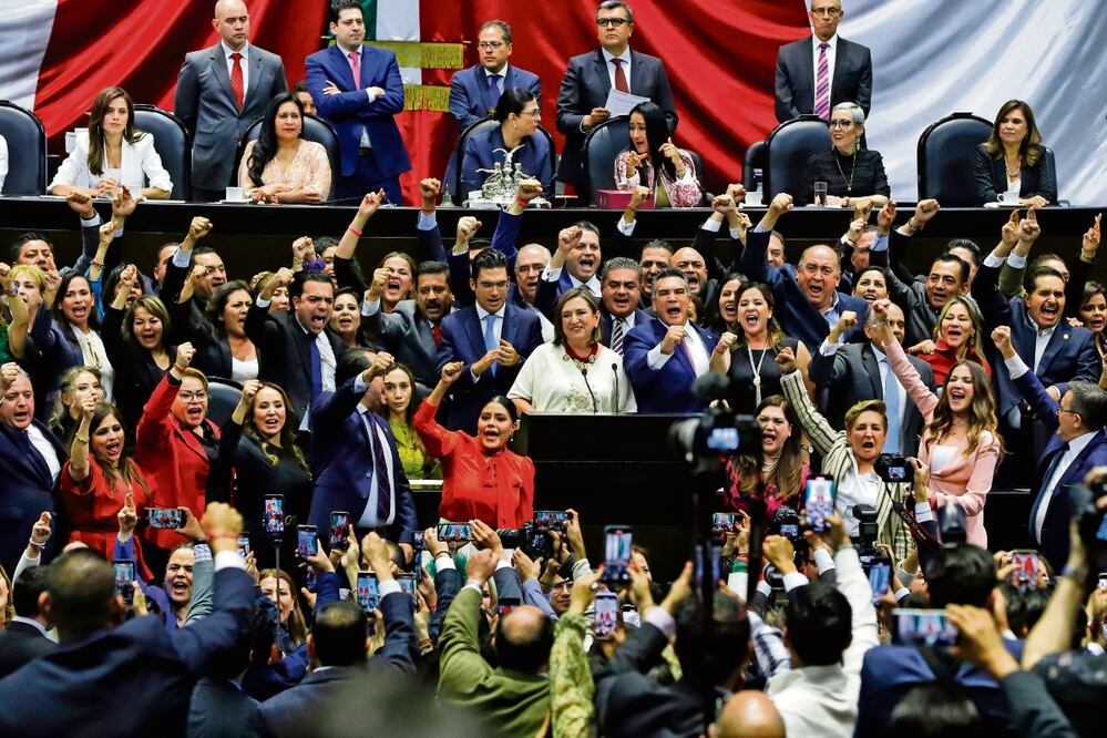Al grito de “¡ presidenta!”, Xóchitl Gálvez fue apoyada por los diputados del Frente Amplio por México durante su discurso en tribuna. Foto: Fernanda Rojas / El Universal