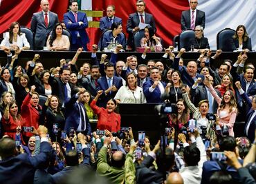 Eclipsa Xóchitl la entrega del Quinto Informe en el Congreso