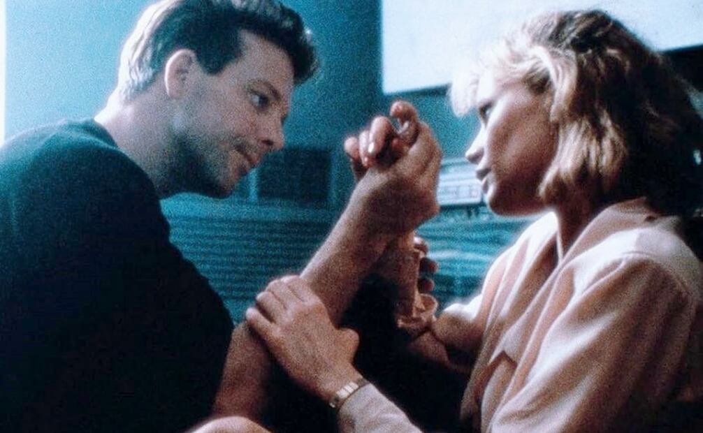 Escena de “9 semanas y media”, protagonizada por Kim Basinger y Mickey Rourke. Esta cinta inspiró otras películas de sadomasoquismo y experimentación sexual de menor éxito, como “9 y media semanas en París”. Foto: IMDb/MGM/PSO/ESPECIAL.
