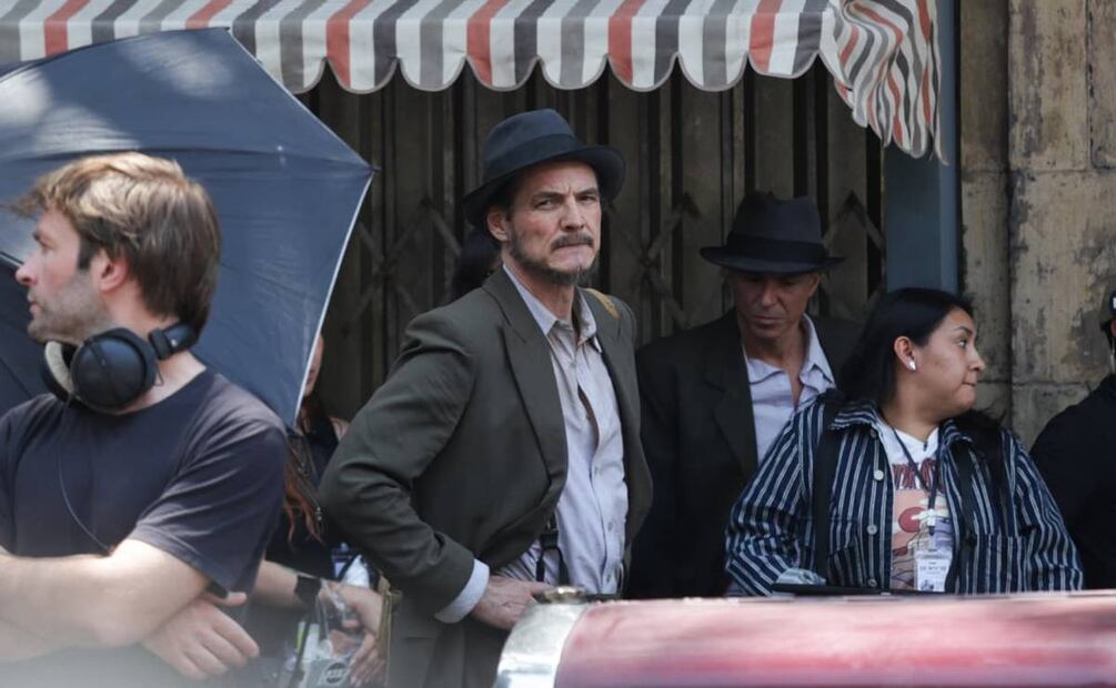 El actor Pedro Pascal filmó escenas de la película "De noche" en el cruce de las calles 5 de mayo e Isabel la Católica en el Centro Histórico de la Ciudad de México.
FOTO: Carlos Mejía/EL UNIVERSAL.