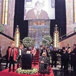 Lágrimas y ovaciones despiden a Fernando del Paso en Bellas Artes