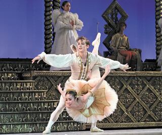 El Cascanueces: ocho noches y 140 artistas