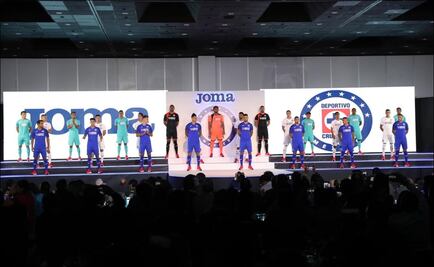 Cruz Azul presenta su uniforme para el AP2019