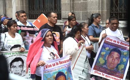 A casi 11 años del Caso Ayotzinapa, padres de los 43 acusan de investigación "escueta" en el gobierno de Sheinbaum