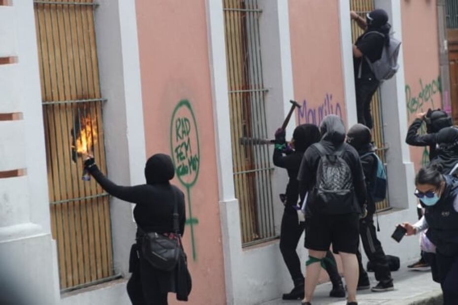 Comerciantes en Toluca bajan cortinas por destrozos en marcha feminista 