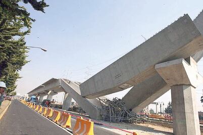 Colapsan ballenas del tren interurbano México-Toluca