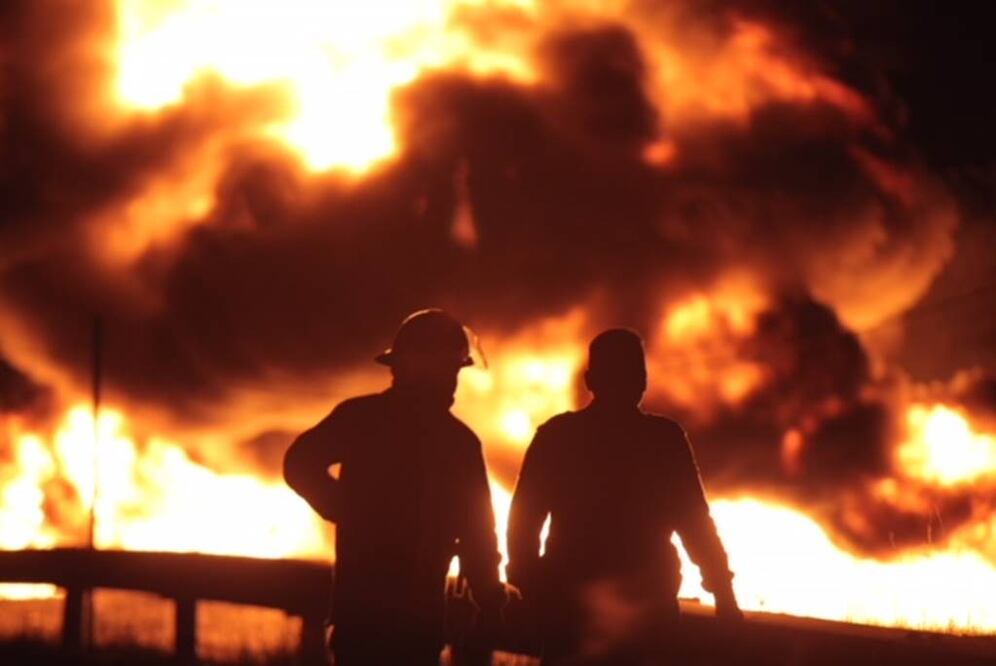 Explota toma de Pemex en Michoacán (FOTOS DE RODOLFO AYALA)