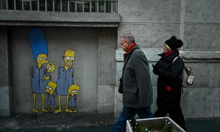 Murales en Milán muestran a Los Simpson como víctimas del Holocausto