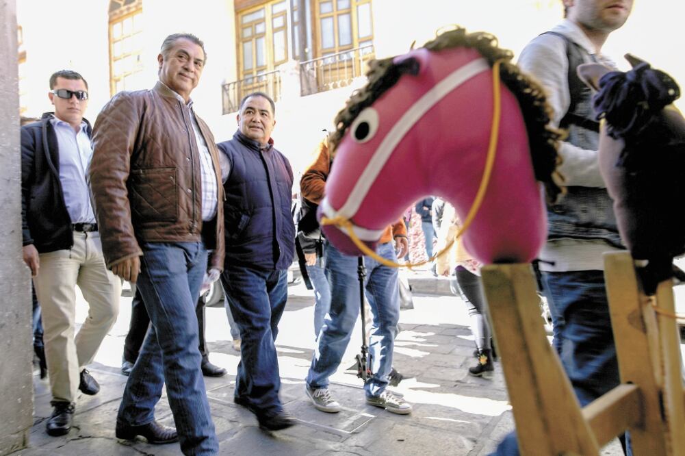 Campaña. Jaime Rodríguez, "El Bronco", durante una gira por la recolección de firmas para convertirse en candidato a la Presidencia. Foto/ARCHIVO EL UNIVERSAL