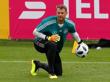 Si Neuer va a Rusia, será titular: Löw