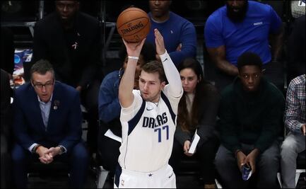 Doncic sufre esguince de tobillo derecho en partido ante Heat Dallas