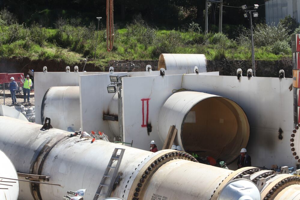 La "K invertida" de 185 toneladas de acero e ingeniería mexicana se encuentra abandonada en el predio donde se ubica la Planta Potabilizadora Los Berros (ARCHIVO. EL UNIVERSAL)