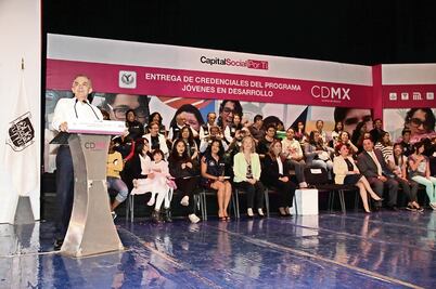 Mancera sostiene diálogo con estudiantes