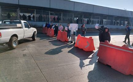 Padres de familia de escuela primaria bloquean Circuito Interior; exigen restablecimiento de la energía eléctrica en el plantel