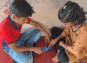 La aldea en India que se desconecta de internet todos los días para que la gente hable