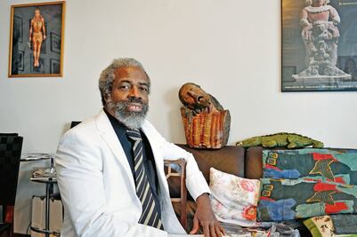 Leonardo Patterson presume red de intermediarios 