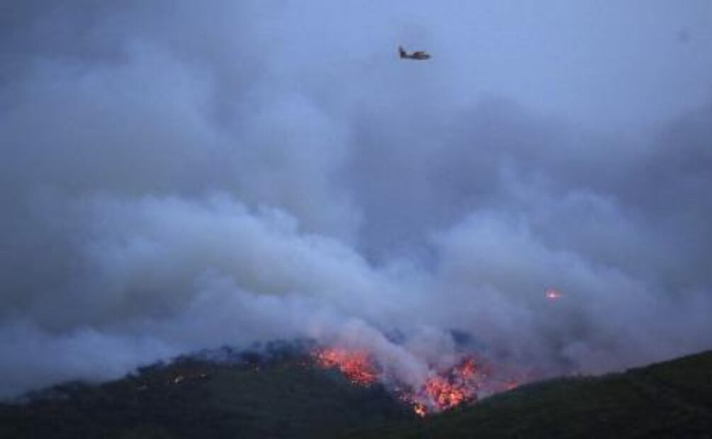 Reportan más de 20 muertos por incendios forestales en Grecia
