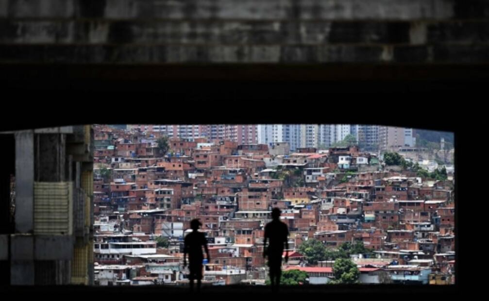 Infierno: así es la vida en edificios invadidos de Venezuela