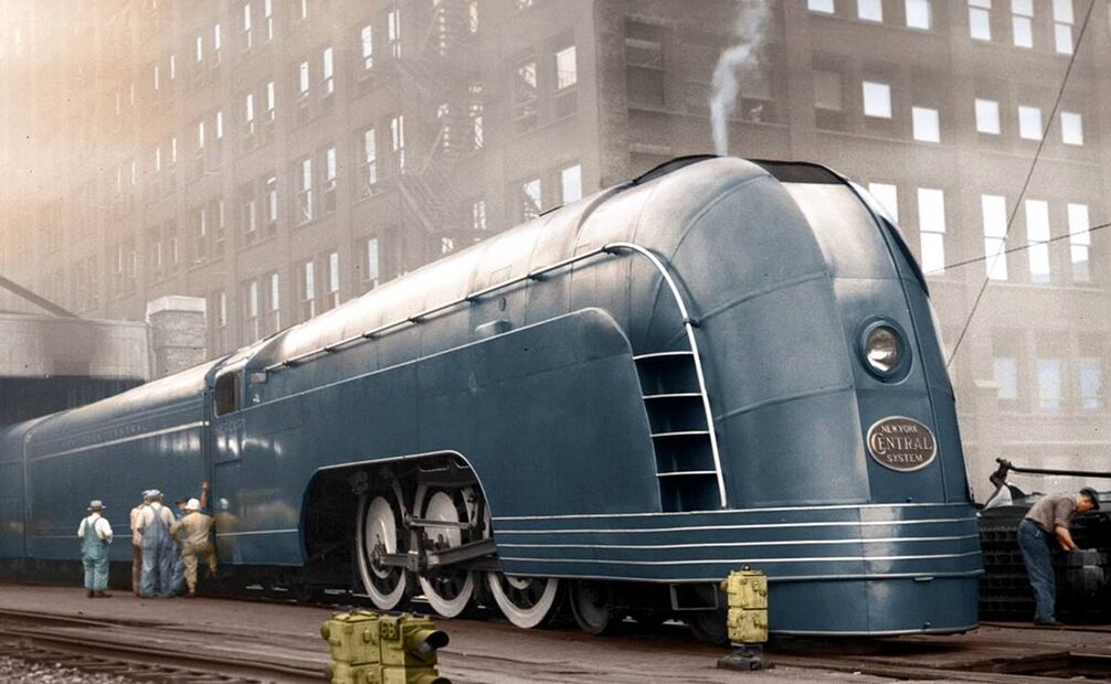 No es difícil ponerse en los zapatos de los viajeros de los años 30 y preguntarse si el Mercury no mostraba las partes de su locomotora por haber alcanzado una tecnología que no las necesitaba. Nada mejor para dar la imagen de avance científico. Wikimedia Commons.