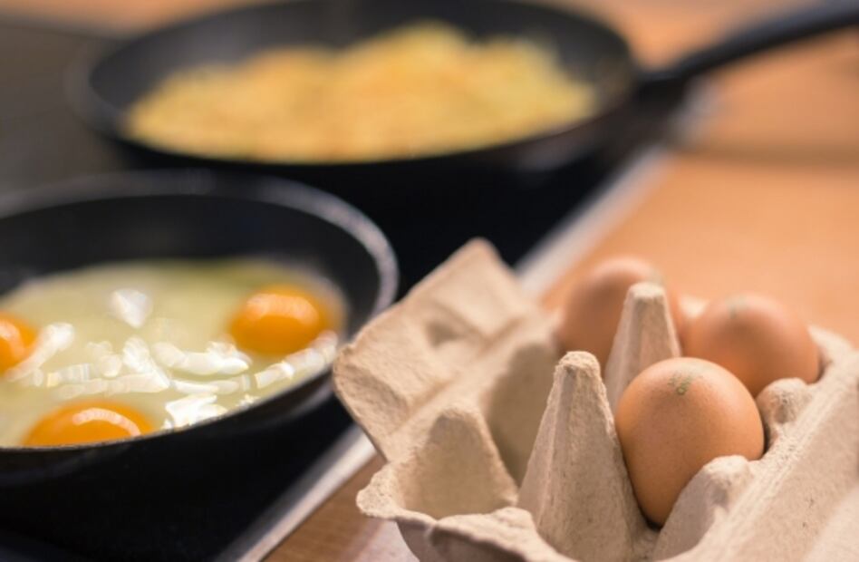 Prepara huevos estrellados en agua