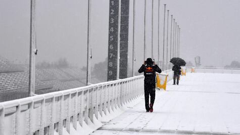 Nieve sorprende a pilotos de F1 en Barcelona 