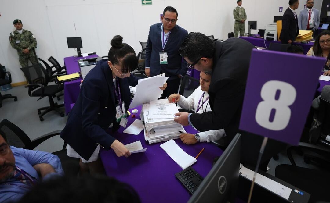 TEPJF recibe paquetes electorales de elección presidencial. Foto: Diego Simón Sánchez / EL UNIVERSAL