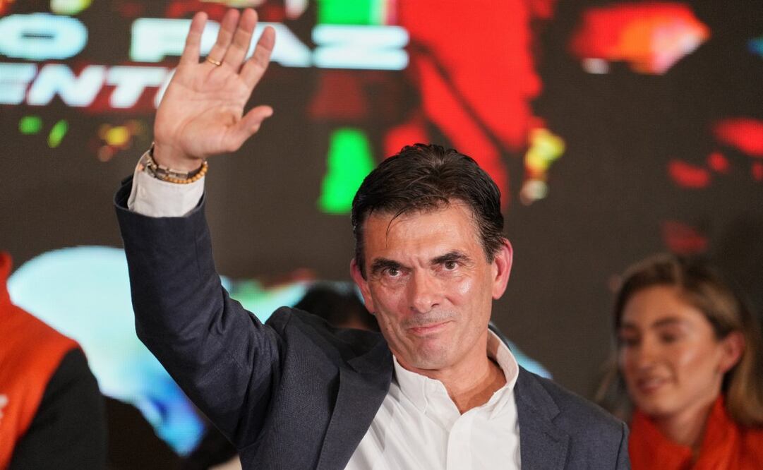 El presidente electo Rodrigo Paz anuncia los resultado de las elecciones. (19/10/25) Foto: AP