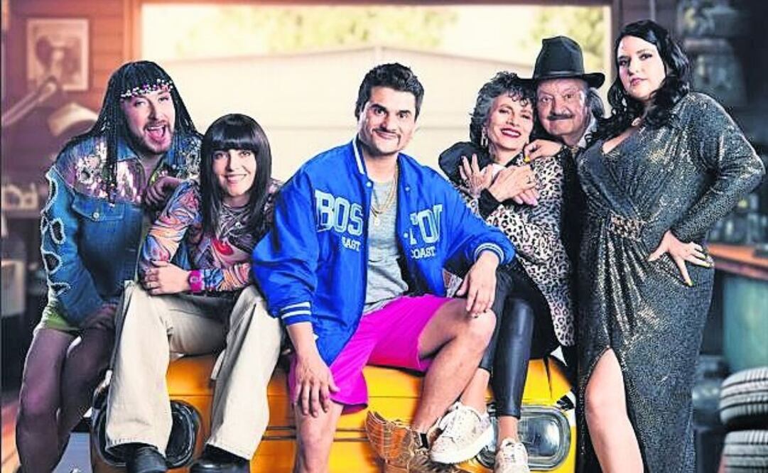 Ricardo Polanco (centro) y Patricia Reyes Spíndola (derecha) interpretan a nieto y abuela en la ficción. Foto: Televisa