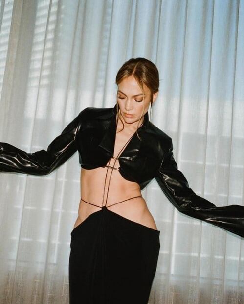 El deslumbrante vestido cut out con el que Jennifer Lopez encendió las redes