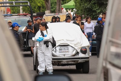 Motosicarios ejecutan a hombre dentro de su vehículo en alcaldía Gustavo A Madero; responsables huyeron