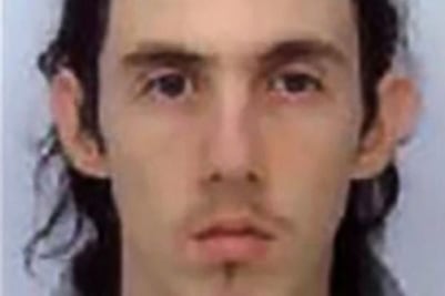 Apuñalan en su celda a pederasta británico que abusó de más de 200 niños