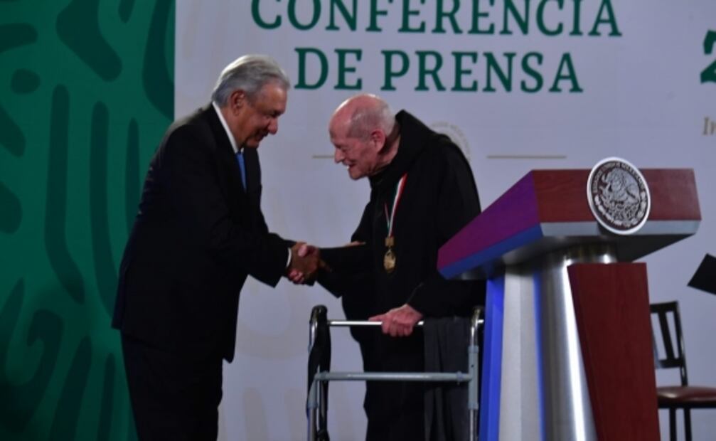 Lo que le dijeron ingenieros y arquitectos a AMLO sobre corrupción, transparencia, recortes y quema de gas