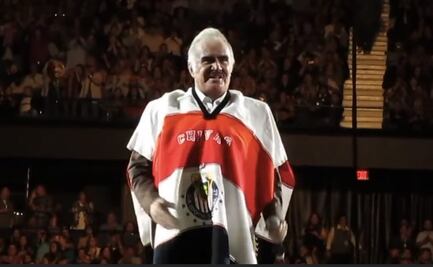 Alguien debería escribir una canción que diga "¡arriba las Chivas!": Vicente Fernández