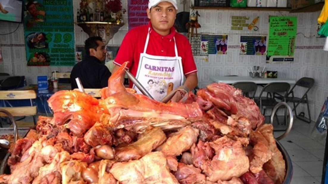 En Iztapalapa ofrecen buffet de tacos de carnitas por menos de 70 pesos
