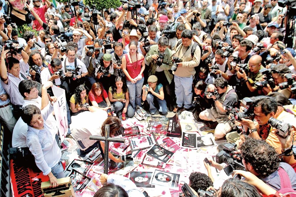 Reporteros se manifestaron enfrente de la Segob el pasado 7 de agosto para pedir más protección a su gremio (LUIS CORTÉS. EL UNIVERSAL)