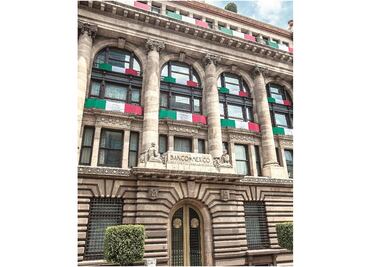 Morena trata con Banxico la Ley Monreal