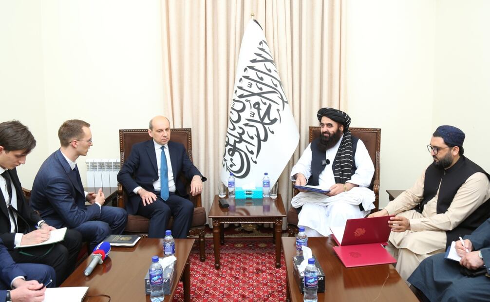 El Embajador ruso anunció oficialmente la decisión del Gobierno ruso de reconocer al Emirato Islámico de Afganistán por la Federación Rusa. Foto: X -@MoFA_Afg