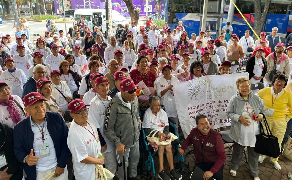 Viajan 200 beneficiarios del programa Colibrí de Plata; vivir el esparcimiento como un derecho. Foto: Rafael García