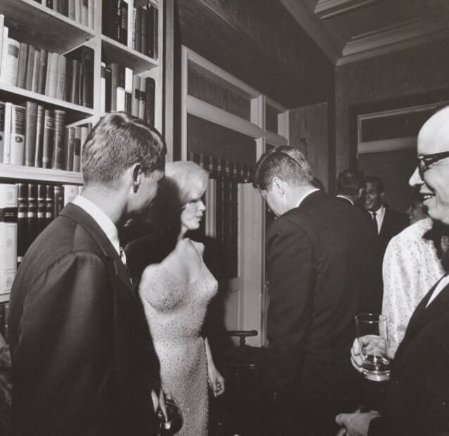 Kim Kardashian y Marilyn Monroe "sufrieron" para poder entrar en el mismo vestido