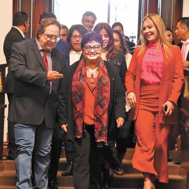 Como parte de la glosa del Primer Informe de Gobierno de Claudia Sheinbaum, Ernestina Godoy (centro) acudió al Congreso local. ESPECIAL