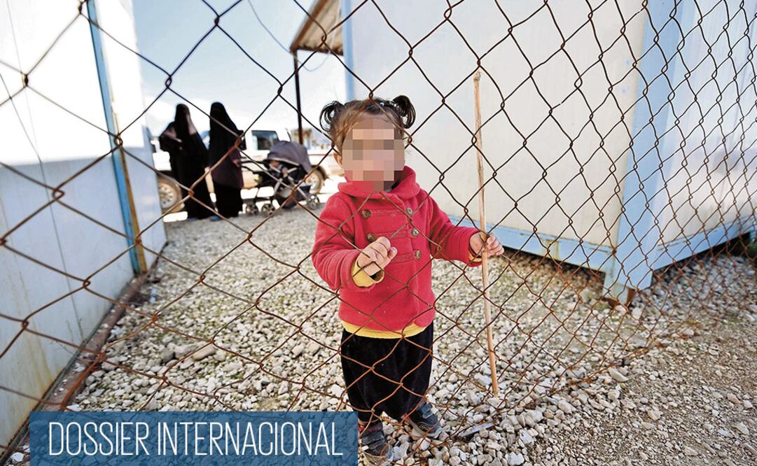 Una menor, en un campo de refugiados en Hasakah, en Siria. En el lugar hay al menos 300 familias, incluyendo a viudas e hijos de combatientes del Estado Islámico. Fotos/MURTAJA LATEEF. EFE