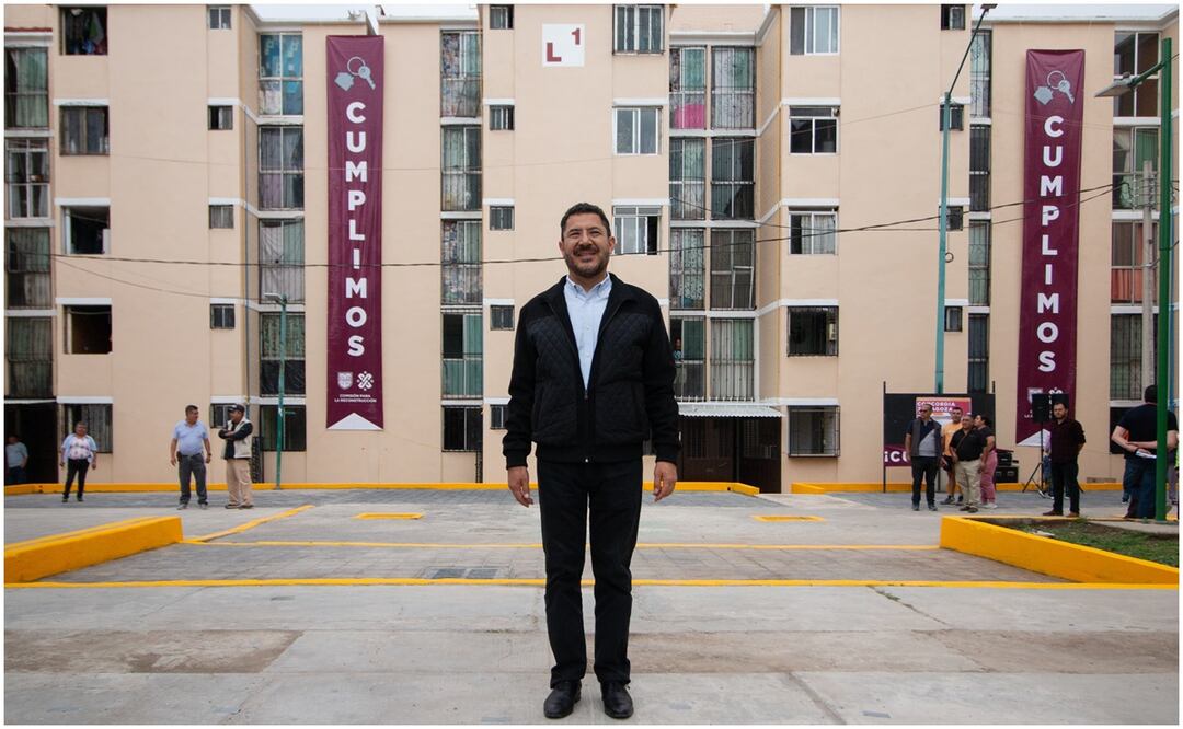 Martí Batres, jefe de Gobierno de la CDMX hace entrega de la nueva unidad habitacional en Iztapalapa. Foto: Especial