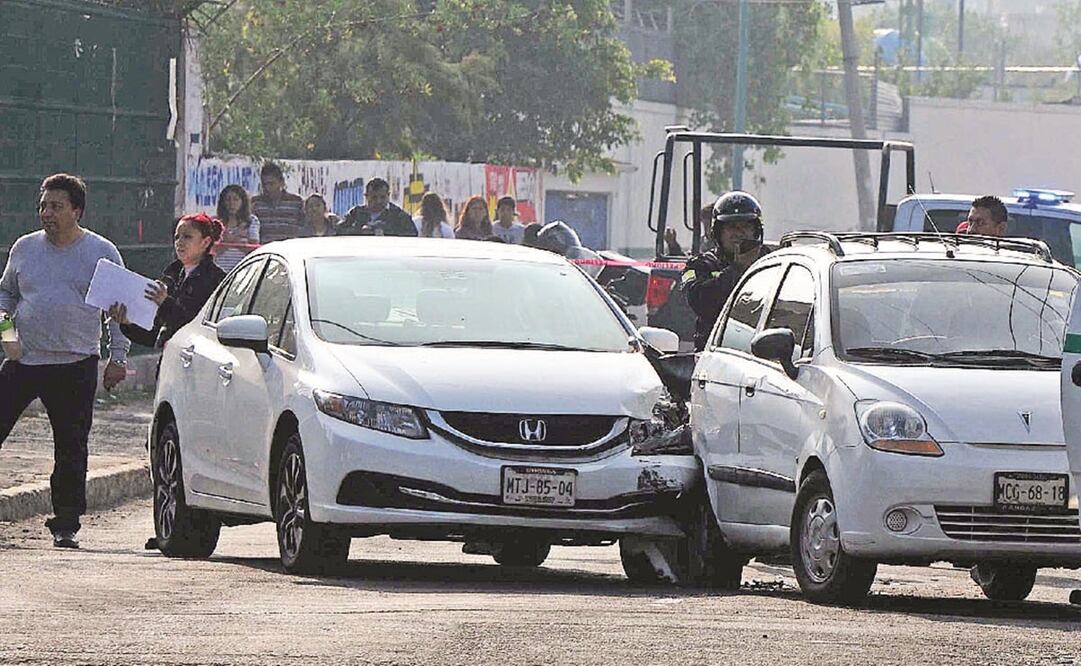 La AMIS recomendó a los automovilistas que sean víctimas de este fraude, guardar la calma y no entrar en ningún conflicto con las personas que ejecutan la práctica. Foto: Archivo/El Universal