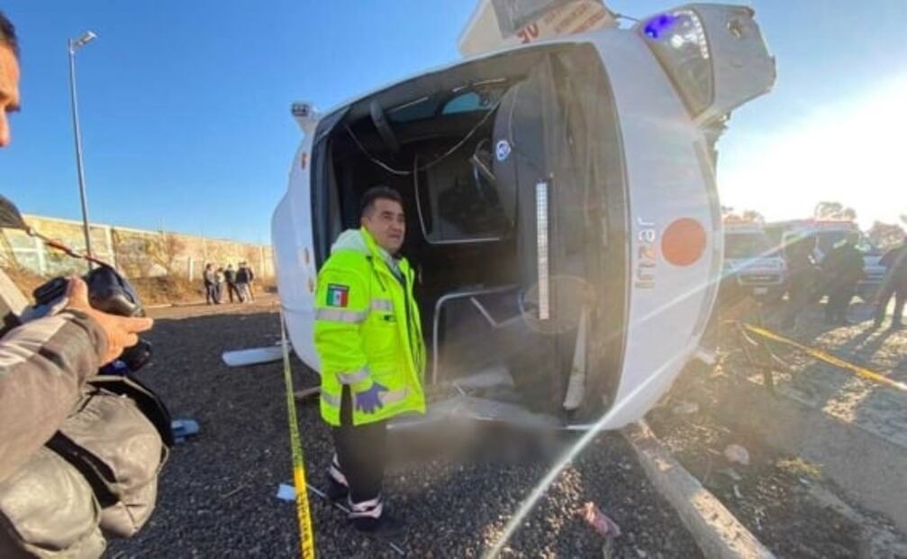 Vuelca autobús con peregrinos en la México-Puebla; hay más de 25 lesionados y 3 muertos: FOTOS Y VIDEO