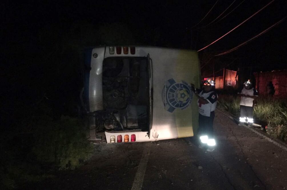 ESPECIAL: Autobús del equipo Reboceros de La Piedad tras accidente