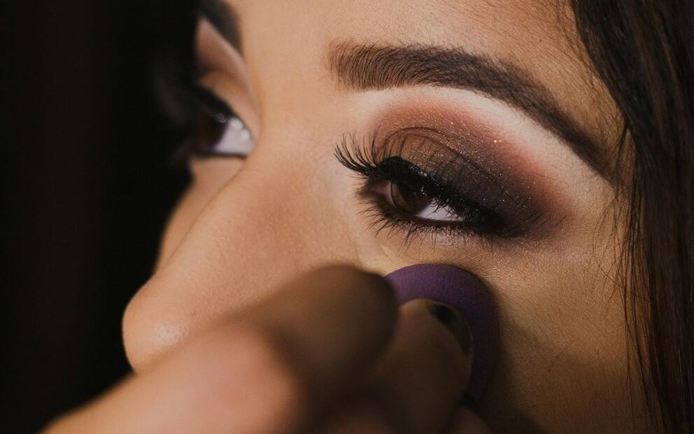 El maquillaje se debe renovar con frecuencia. Foto: Pexels