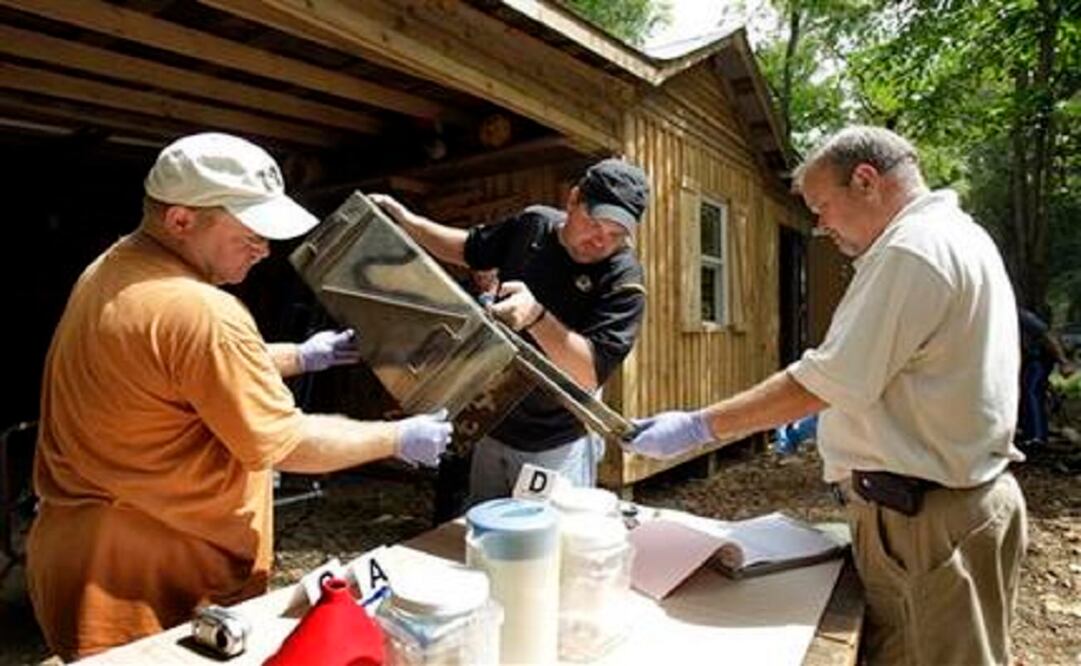 Franklin County authorities sort through evidence during a raid of a suspected meth house in Gerald, Mo. (Photo: AP) 