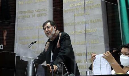 Arremete Fernández Noroña contra aerolínea por "permitir" insultos hacia AMLO